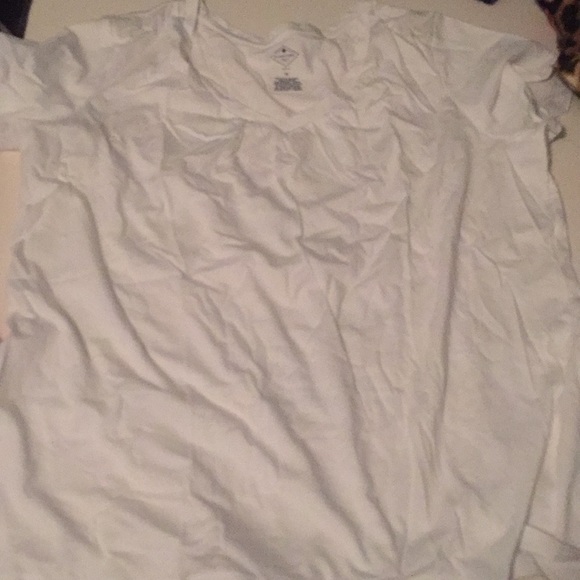 St. John’s Bay Women’s Plain White Tee V Neck - Picture 1 of 2